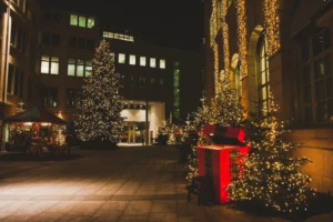 The Importance of Exterior Cleaning for Shopping Centers Before Peak Holiday Shopping Season